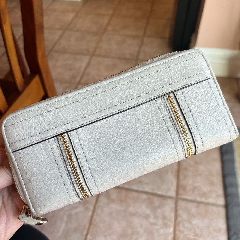 Michael Kors Wallet - Picture 2 of 3